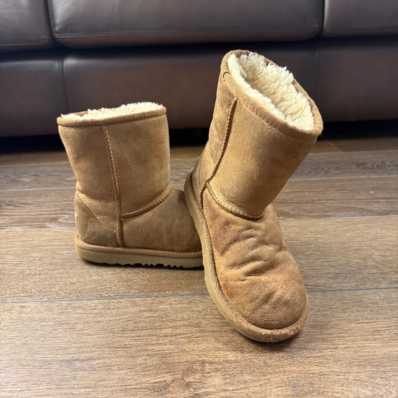UGG Other - UGG Girls Short Chestnut Brown Pull-On Boots, Size 2, Fair Condition, Winter